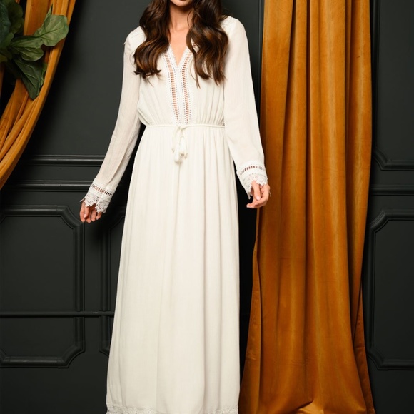 Boho Style White Maxi Dress - Picture 4 of 12